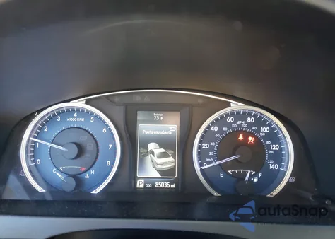 2016 Toyota Camry Xle z USA, uszkodzony, nr VIN 4T4BF1FK7GR542206